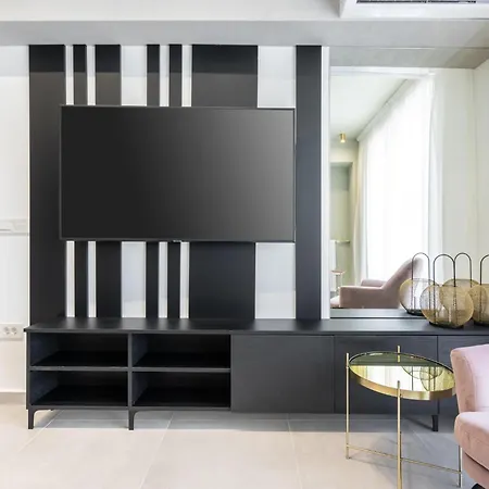 Ultracentral Stylish Apartment