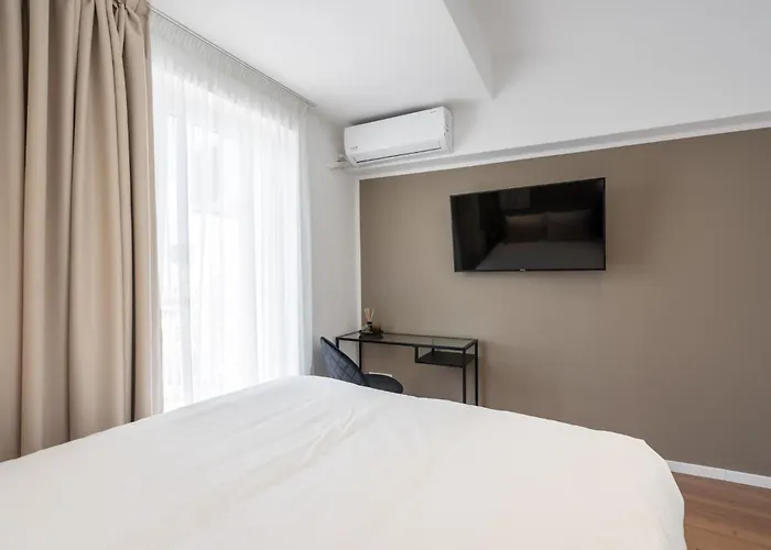 Ultracentral Stylish *